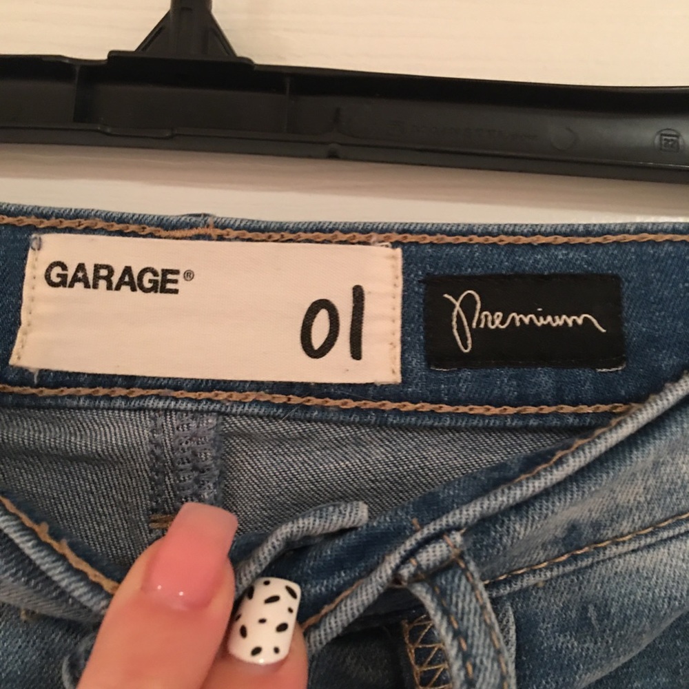 Denim jeans with white strip